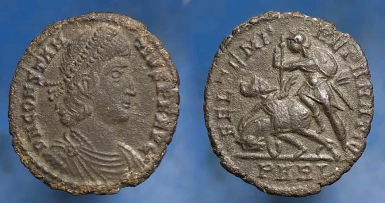 Arles RIC VIII 211 var Constantius II, AE18 of Arles
