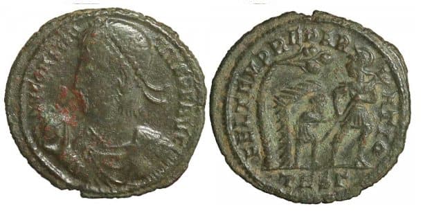 Thessalonica RIC VIII 117 var Constantius II AE2