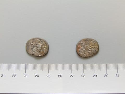 1 Drachm of Phraates IV, from Unknown, Yale University Art Gallery, inv. 1938.6000.2016